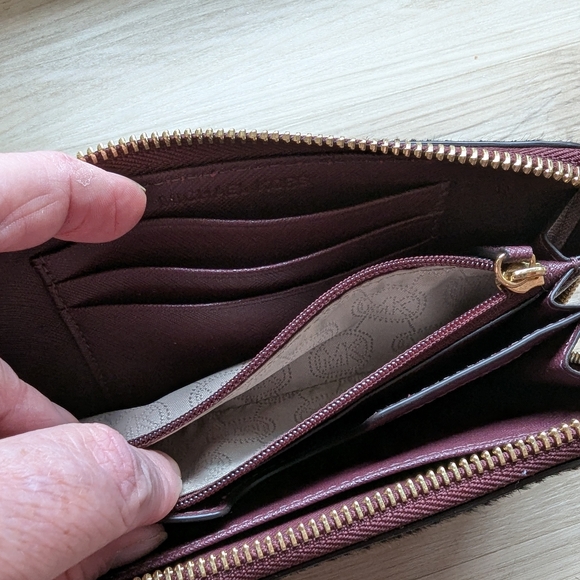 NWOT Michael Kors Burgundy Wristlet Wallet - Picture 4 of 4